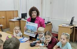 Занятие по ПДД в объединении "Знайка"