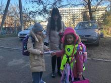 вручение памяток по ПДД жителям города