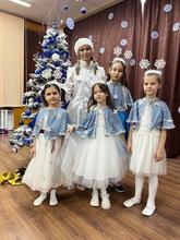 фото Снегурочки со снежинками