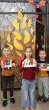 дети с поделками к 23 февраля