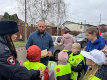 фото с акции со сотрудником Госавтоинспекции