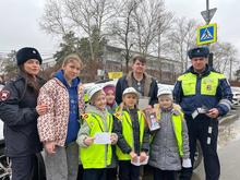 фото с акции со сотрудником Госавтоинспекции и ДПС