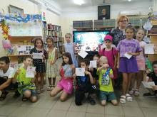 Дети показывают своих придуманных персонажей