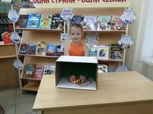 дети угадывают предметы наощупь